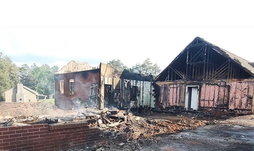 A igreja após o incêndio. (Foto: Reprodução/Baptist Press)