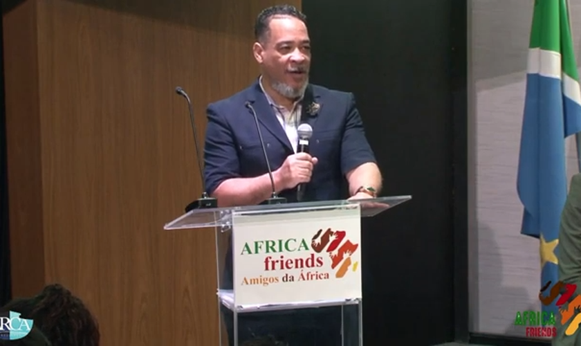 Reverendo Sergio Mello, idealizador do “Africa Friends”. (Captura de tela/YouTube/Sergio Melo)