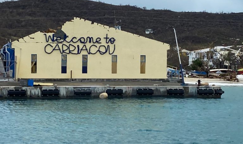 Igreja em Carriacou, com população de 9.600 habitantes, sofreu grandes danos pelo furacão Beryl. (Foto: Chrispin Hosten)