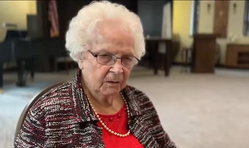 A idosa Hulda Erdman. (Captura de tela/YouTube/ KFYR-TV)