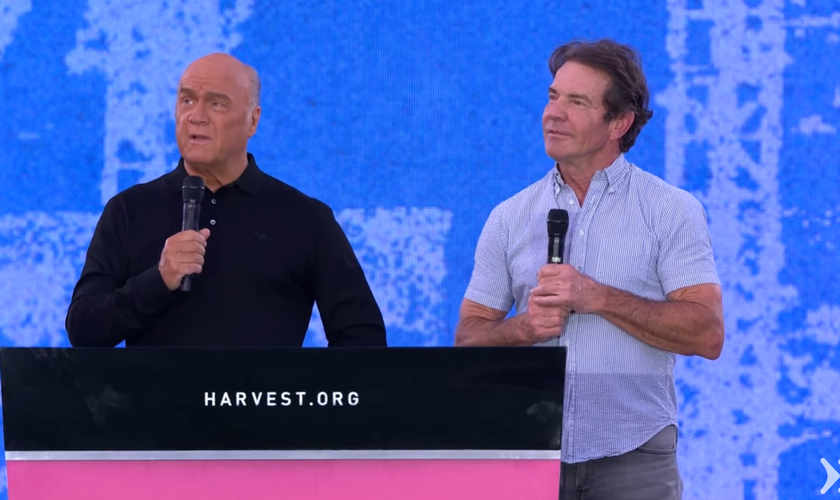 Greg Laurie e Dennis Quaid. (Foto: Reprodução/YouTube/Pastor Greg Laurie)