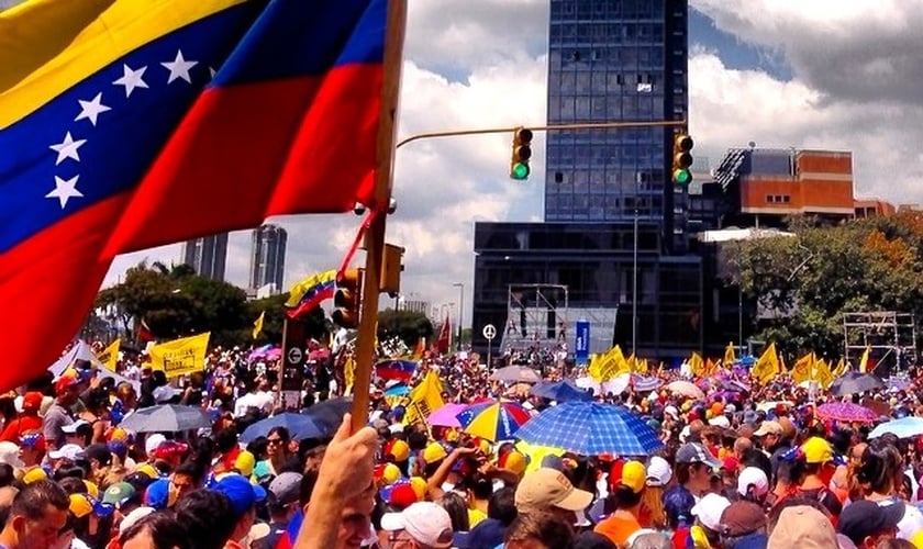 Manifestantes em Caracas, Venezuela, 2014. (Foto: Diego Urdaneta/Wikipedia)