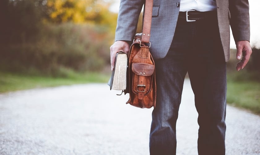 Pastor explica sobre como proteger os membros de seitas. (Foto ilustrativa: Bem White/Unsplash)