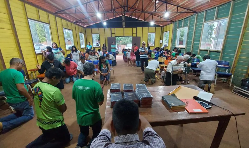 Culto de entrega do Pentateuco na língua Akwẽ-Xerente. (Foto: JMN).