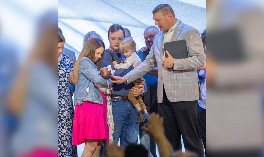 A família na igreja. (Foto: Reprodução/AG News)