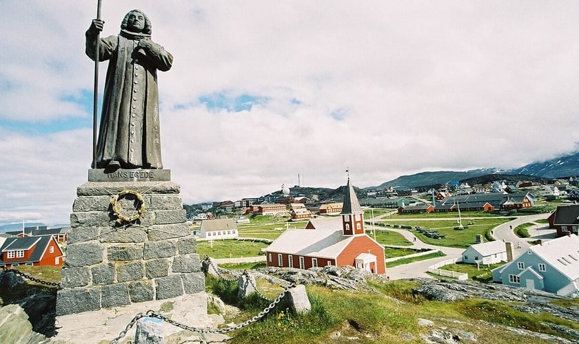 Monumento ao missionário Hans Egede, em Nuuk. (Foto: Wikipedia)