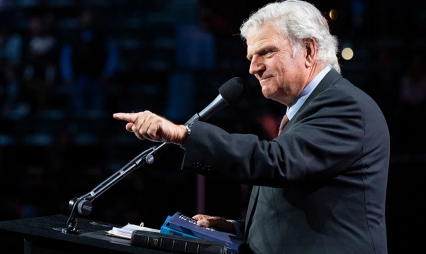 Franklin Graham na turnê ‘God Loves You’ em Birmingham, Inglaterra. (Foto: Associação Evangelística Billy Graham)