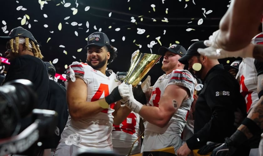 Atletas após a vitória. (Foto: Reprodução/Instagram/Ohio State Buckeyes)