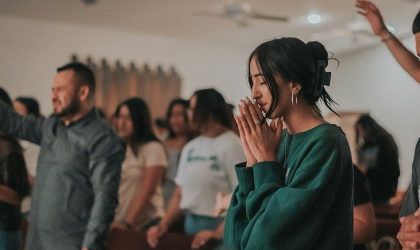 Imigrantes deixam de ir à igreja por medo de deportação. (Foto ilustrativa: Unsplash/Ismael Paramo)