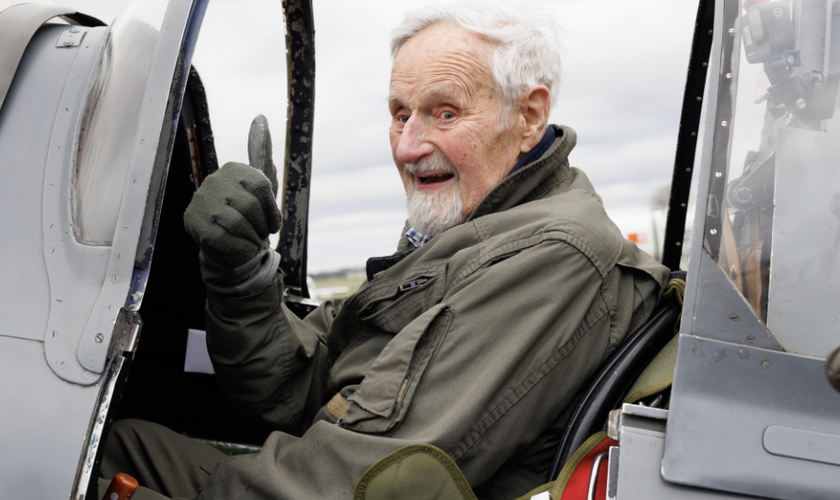 Jack Hemmings foi o piloto mais velho a pilotar um Spitfire. (Foto: Jonathan Buckmaster/MAF)