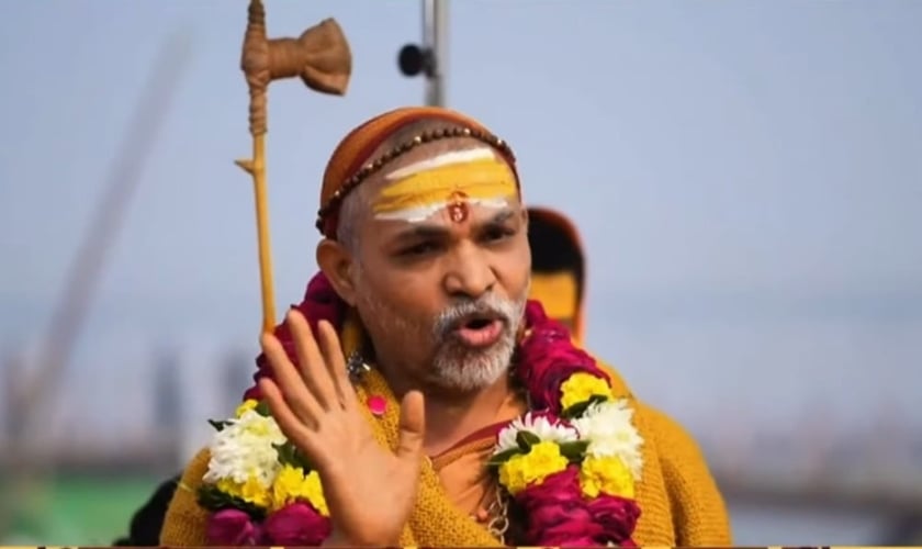 O sacerdote hindu Shankrachrya Avimuteshwaranand. (Foto: Reprodução/YouTube/IBC24).