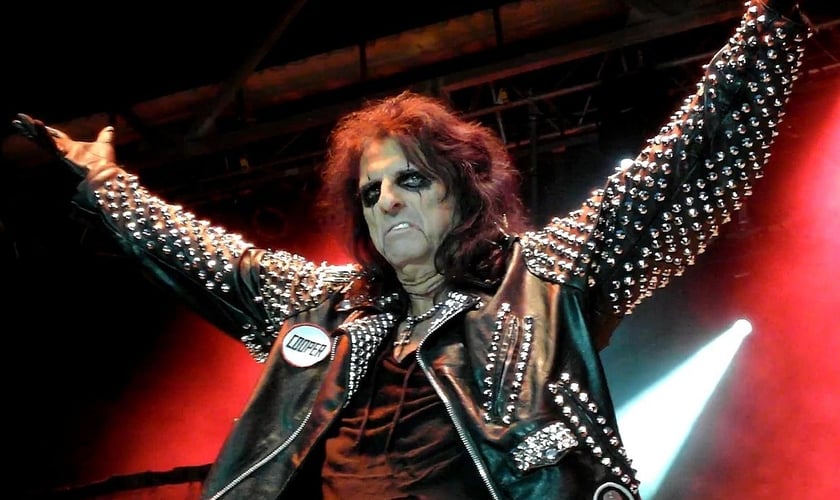 Alice Cooper em show, na Itália. (Foto: Wikipedia)