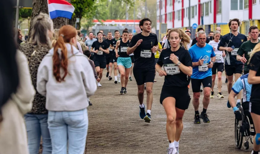 O grupo “Run for Jesus” evangelizou durante a Maratona de Roterdã. (Foto: Instagram/Run for Jesus).