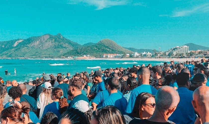 Os novos convertidos deram testemunho público de sua fé em Jesus. (Foto: Instagram/Igreja Batista Atitude).