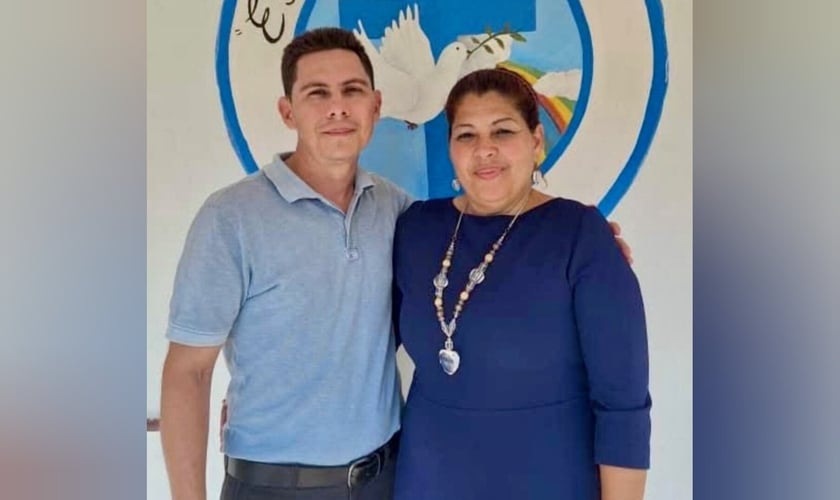 Os pastores Luis Guillermo Borjas e Roxana Rojas. (Foto: CSW).