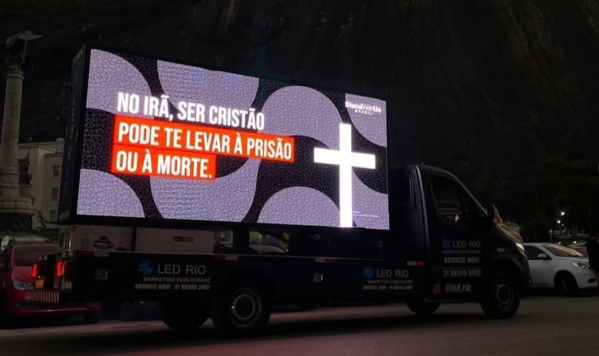 A StandWithUs fez uma série de ações pelo Rio denunciando o regime islâmico iraniano. (Foto: Instagram/StandWithUs Brasil).