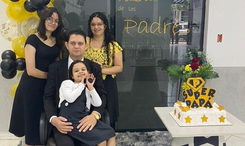 A família missionária. (Foto: Reprodução/Facebook/Davi Samuel Nienov)