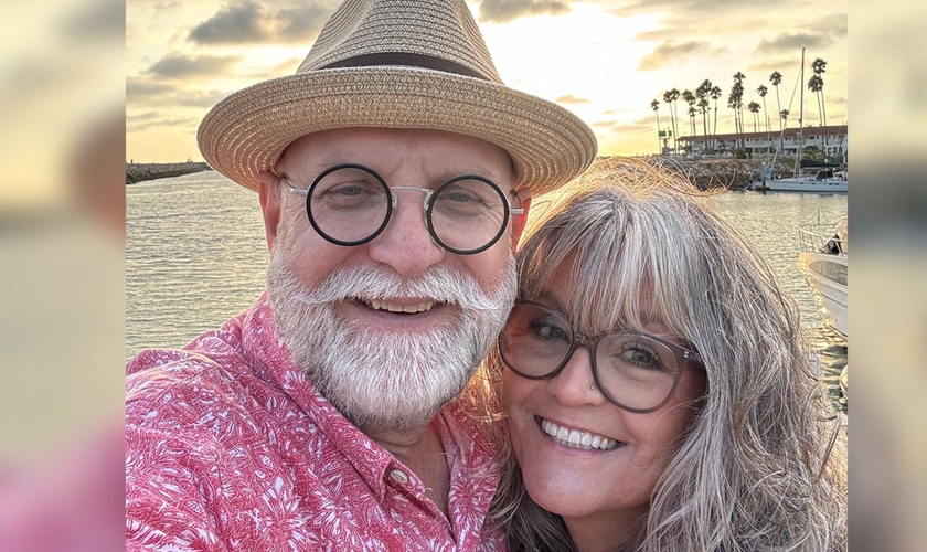 Robert Sanderson e sua esposa. (Foto: Reprodução/AG News)