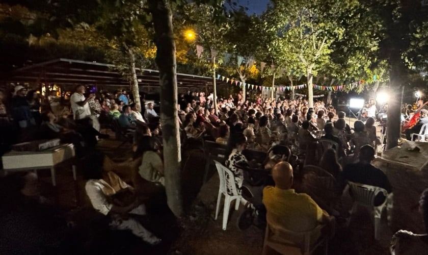 A multidão no concerto. (Foto: Reprodução/Junta de Missões Mundiais)
