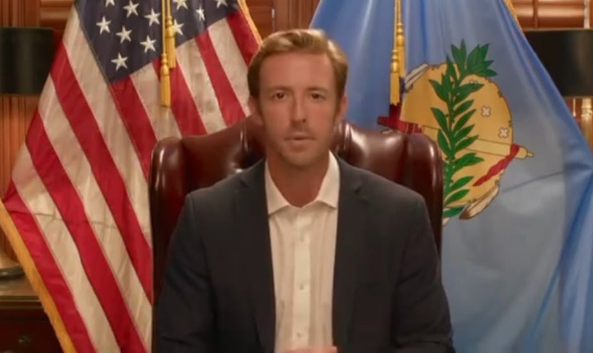 O superintendente estadual Ryan Walters anunciou a medida. (Foto: Reprodução/Facebook/Ryan Walters).