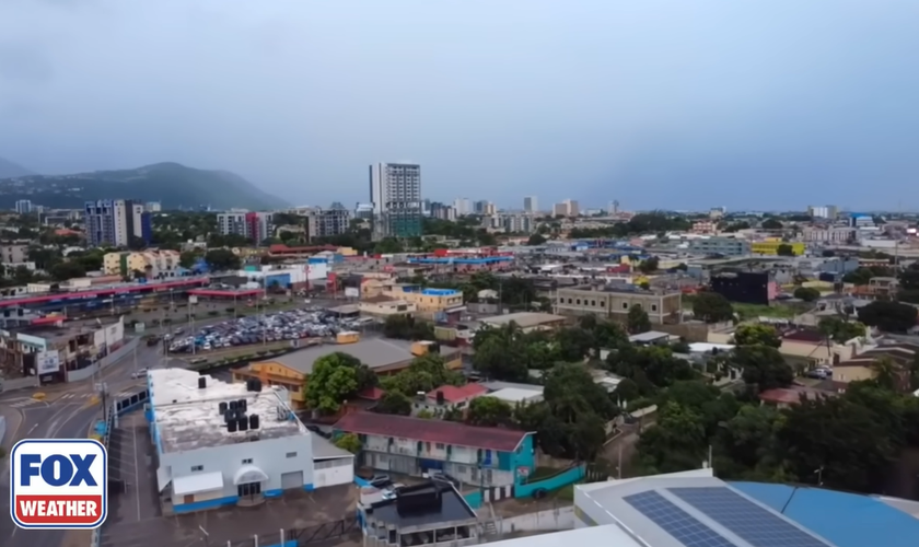 A tempestade já deixou três mortos na Jamaica. (Foto: Reprodução/YouTube/FOX Weather)