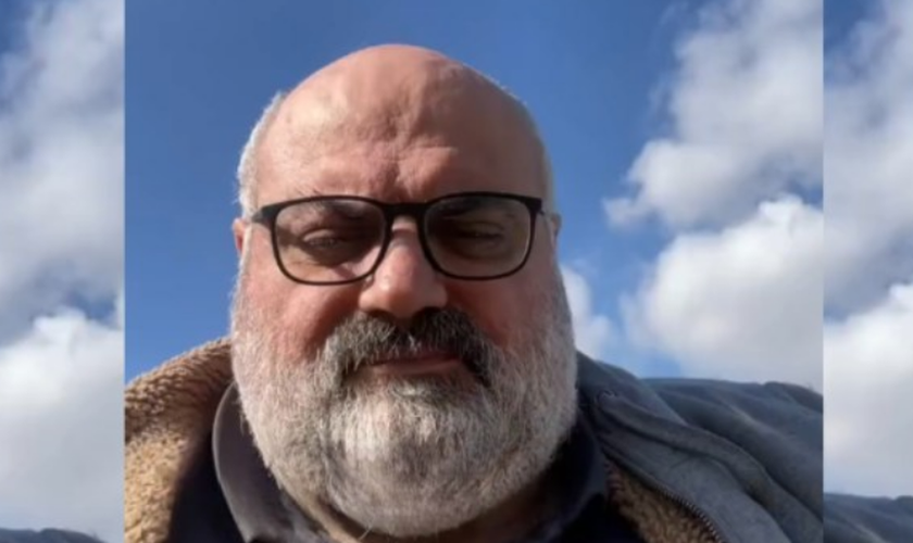 Ashur Sarnaya era muito ativo nas redes sociais e publicava vídeos regularmente sobre sua fé cristã. (Foto: Reprodução/Eastern christians)