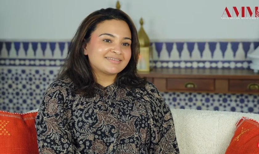 Mariam foi encontrada por Jesus. (Foto: Reprodução/YouTube/Arab Media Ministries).  