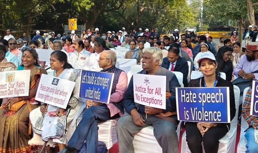 Uma multidão protestou contra a perseguição em Nova Deli. (Foto: CSW).