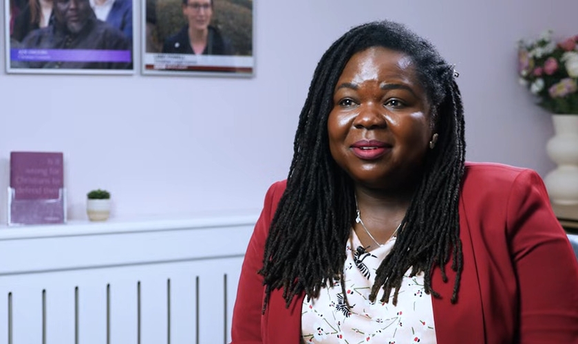 A enfermeira cristã Jennifer Melle durante entrevista. (Captura de tela/YouTube/Christian Concern)