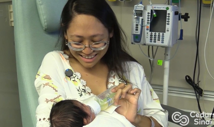 Suze celebrou a chegada de Ryu. (Foto: Reprodução/Cedars Sinai)