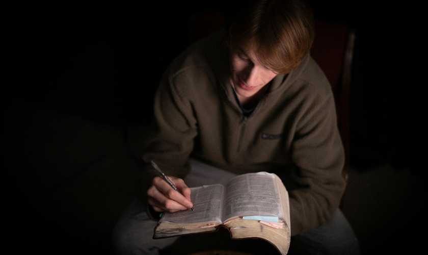  Fenômeno cristão anima estudiosos da fé na Finlândia. (Foto: Simon Ray / Unsplash)