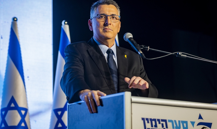 O ministro das Relações Exteriores de Israel, Gideon Saar. (Foto: Wikimedia Commons/DedaSasha).