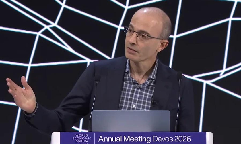 O professor e historiador Yuval Noah Harari em Davos, na Suíça, em 2026. (Foto: YouTube/ Fórum Econômico Mundial)