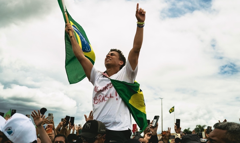 Nikolas Ferreira durante a Caminhada da Liberdade. (Foto: Facebook/Nikolas Ferreira)