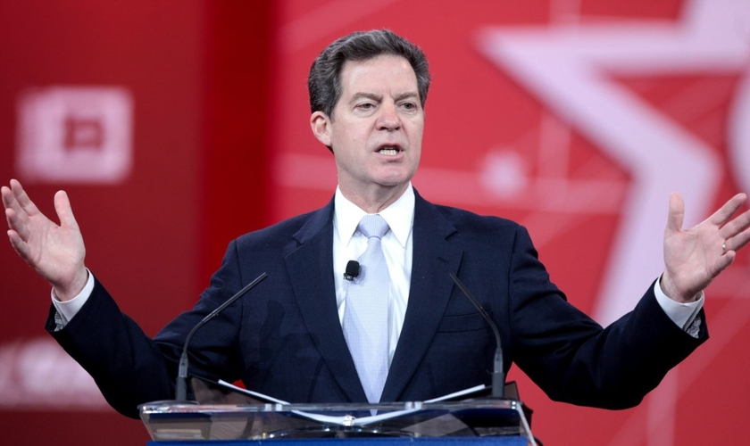 O ex-embaixador dos EUA para a Liberdade Religiosa Internacional, Sam Brownback. (Foto: Reprodução/Wikimedia Commons/Gage Skidmore)