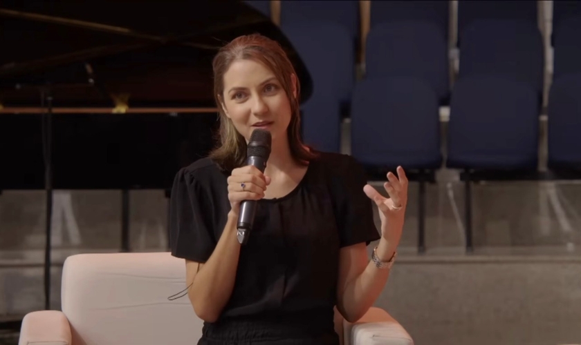 Simone Moura luta contra o câncer de ovário. (Foto: Reprodução/YouTube/Simone Moura).