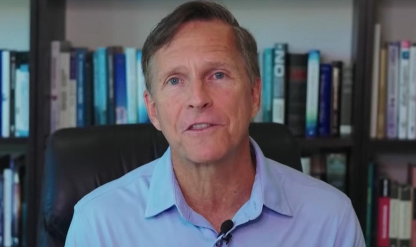 John Burke. (Foto: Reprodução/YouTube/Imagine Heaven Podcast with John Burke)