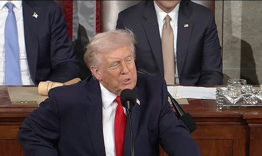 O presidente Donald Trump discursa durante o Estado da União no Capitólio. (Captura de tela/YouTube/The White House)