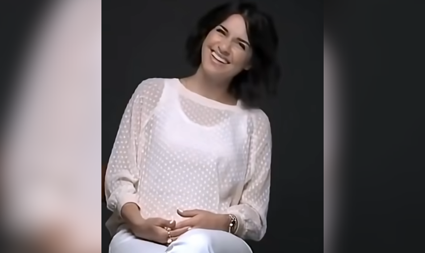 Ex-muçulmana testemunha encontro com a fé cristã. (Captura de tela/Instagram/towardsjesusofficial)