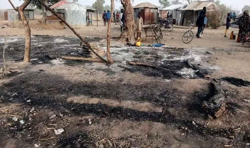 Vila de Kirchinga, município de Madagali, após o ataque que tirou a vida de 18 cristãos. (Foto: Ekklesiyar Yan’uwa a Nigeria - EYN News).