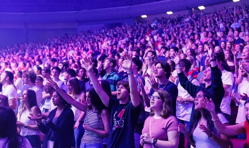 Bryce Crawford: “Jovens têm redescoberto a fé.” (Foto: Instagram/brycecrawford)