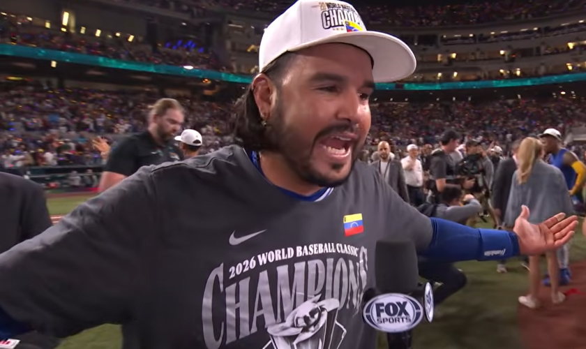 Eugenio Suárez em entrevista à Fox Sports após a vitória da Venezuela sobre os EUA na final do World Baseball Classic de 2026. (captura de tela/YouTube/Fox Sports)