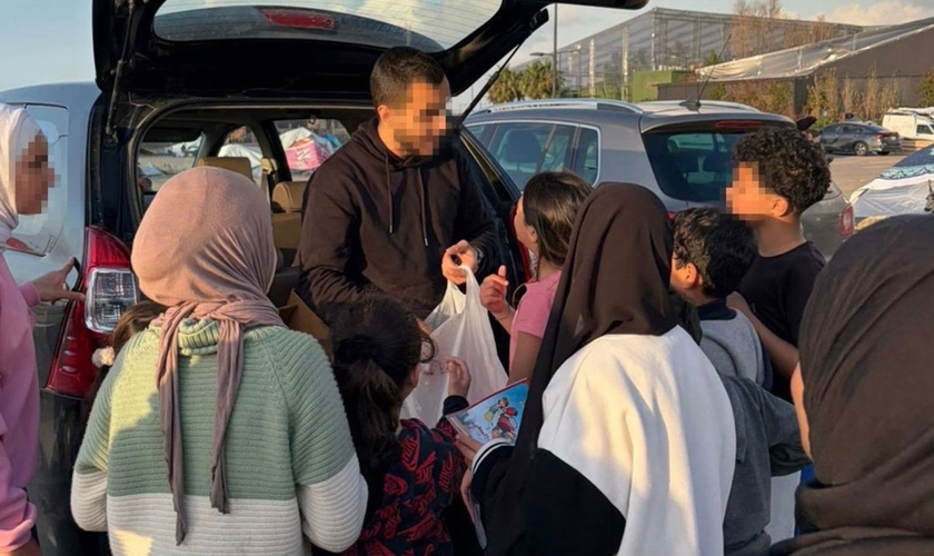 A Samaritan’s Purse tem levado alimento, itens básicos e esperança às famílias. (Foto: Reprodução/Samaritan's Purse)