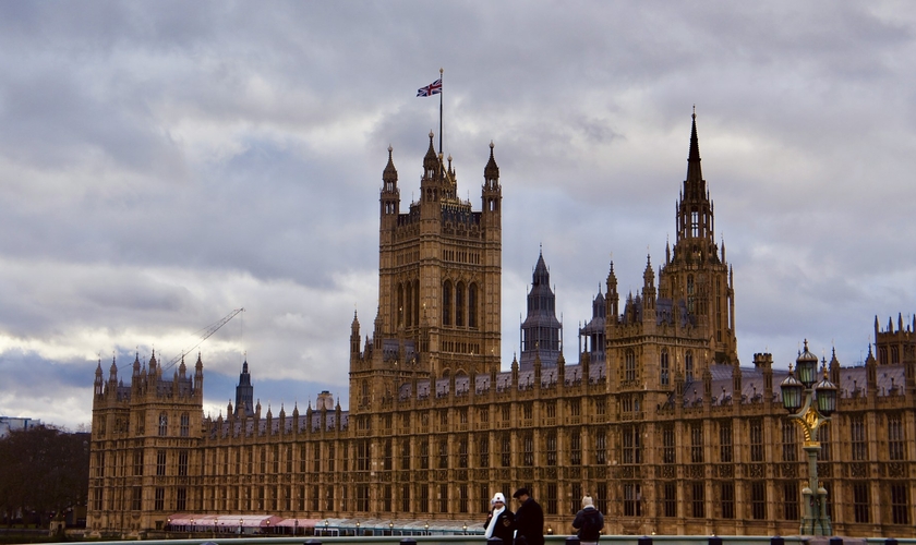 Palácio de Westminster, também conhecido como Casas do Parlamento, em Londres. (Foto: Gina Bertoldi / Unsplash)