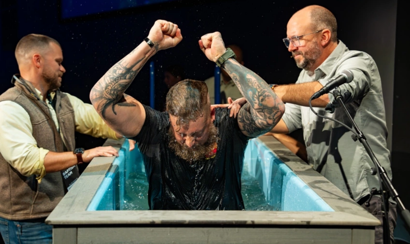 Batismo realizado nos campi da Bethlehem Church, na Geórgia, em 1º de março de 2026. (Foto: Bethlehem Church)