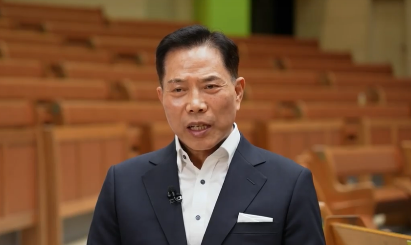 Pastor sul-coreano Hyun-bo Son durante entrevista após sua libertação, em sua igreja na Coreia do Sul (Captura de tela/CBN News)