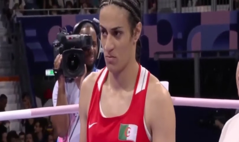 O boxeador trans Imane Khelif. (Reprodução/YouTube/DforGaming).