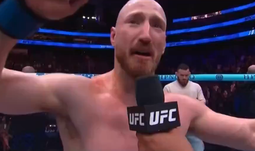 O lutador Joe Pyfer testemunha sua fé durante entrevista no UFC. (Captura de tela/X/ realDailyWire)