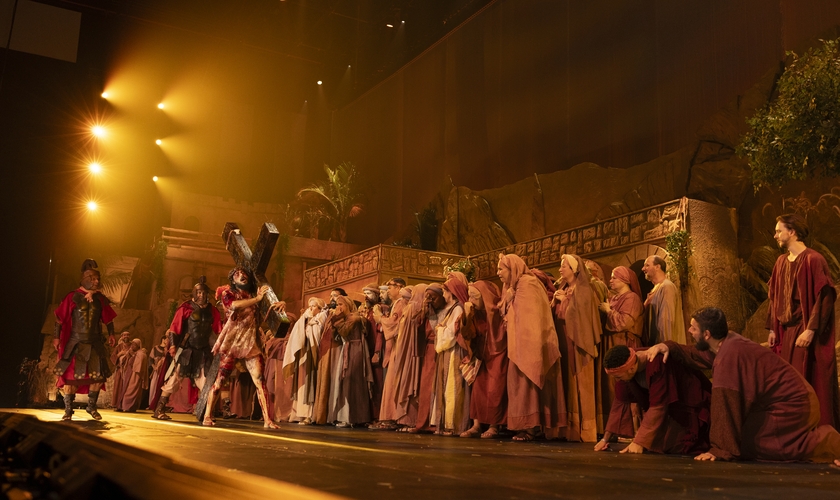 Cena do Auto de Páscoa 2026, na Igreja da Cidade, em São José dos Campos (SP). (Foto: Divulgação/House de comunicação)