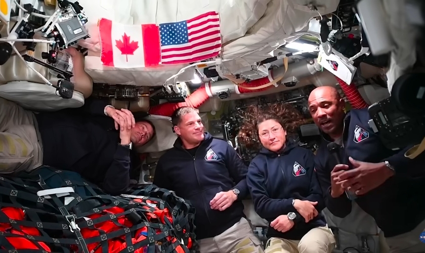 Victor Glover citou a Bíblia em mensagem de Páscoa. (Foto: Reprodução/YouTube/NASA Johnson).